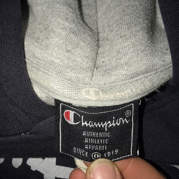 champion sweater cropped , rarely worn - Picture 2 of 2